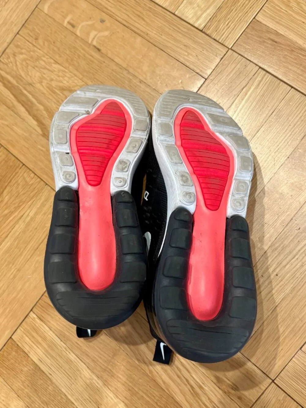 Girls Nike Airmax 270 Black and White Running Shoes Size 4.5
